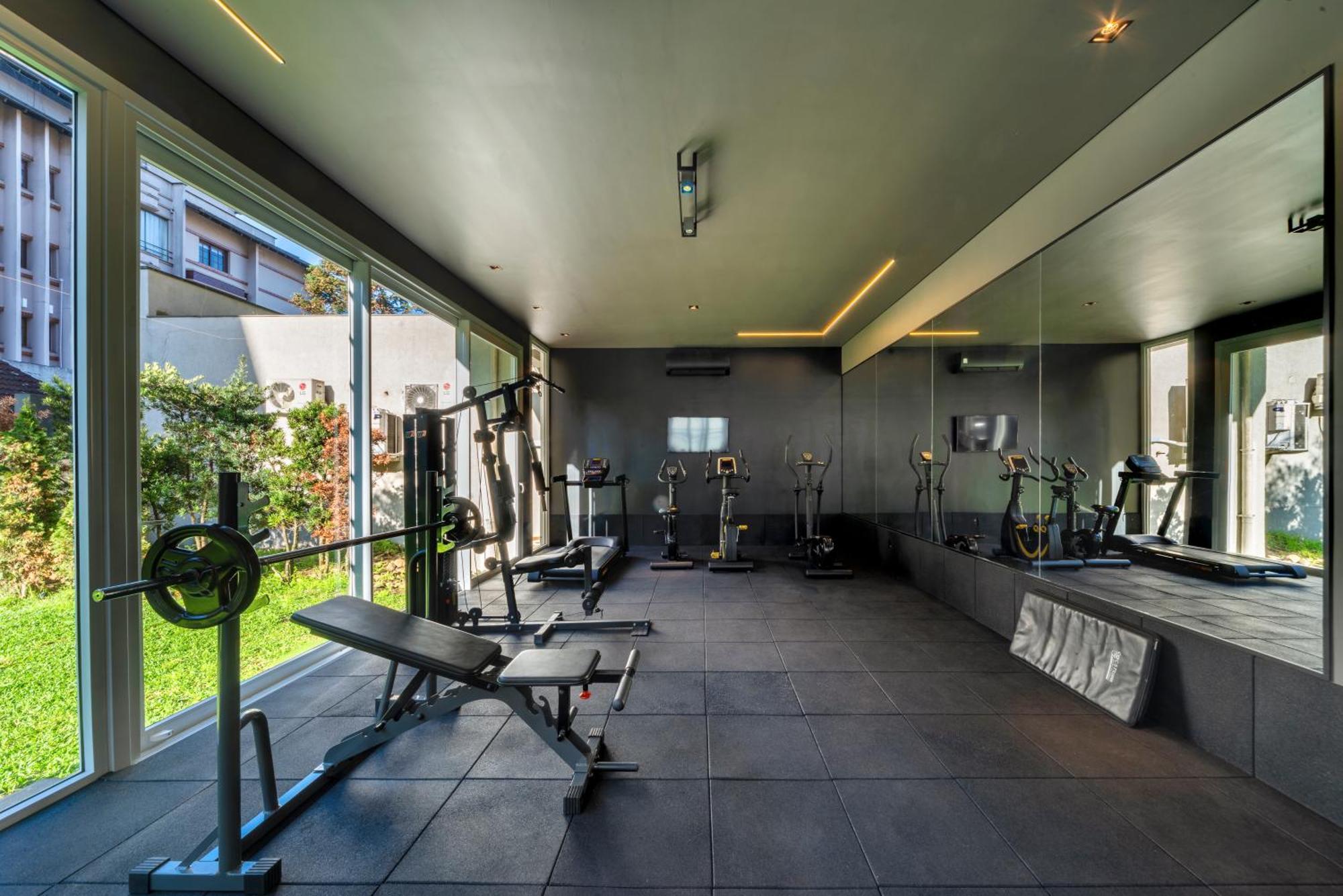 Hotel Laghetto Stilo Borges Gramado Exterior foto The gym at the hotel