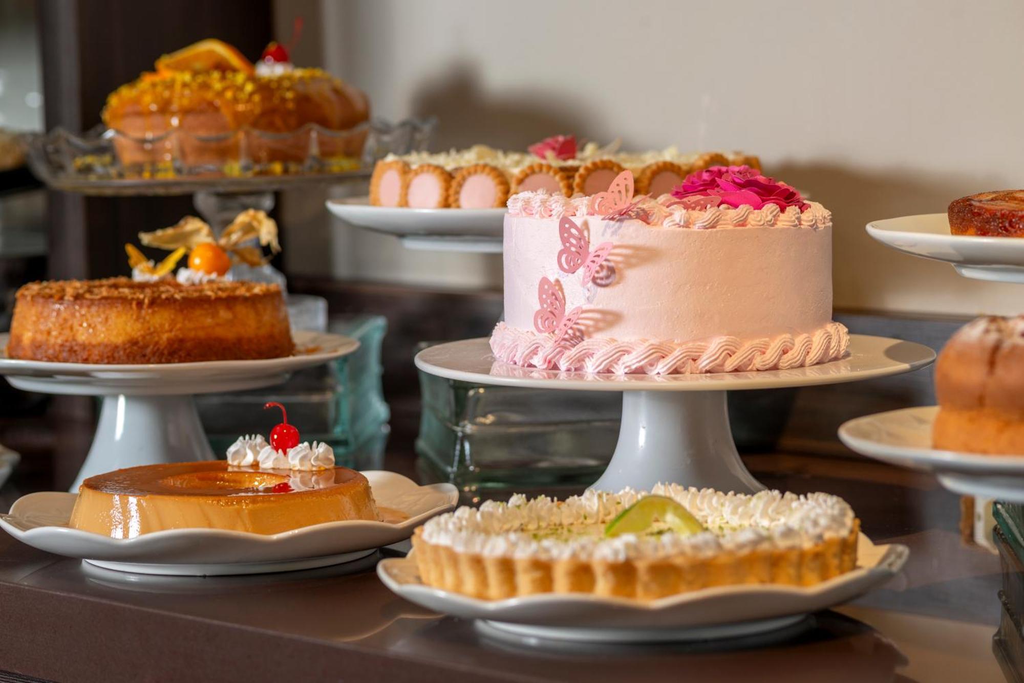 Hotel Laghetto Stilo Borges Gramado Exterior foto Cakes