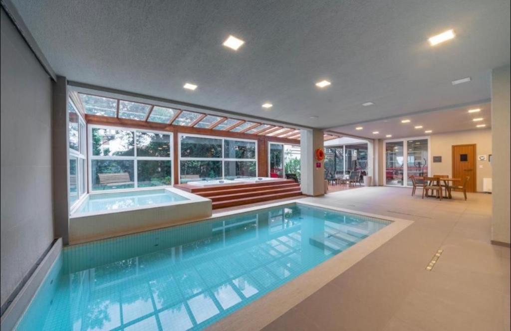Hotel Laghetto Stilo Borges Gramado Exterior foto Swimming pool